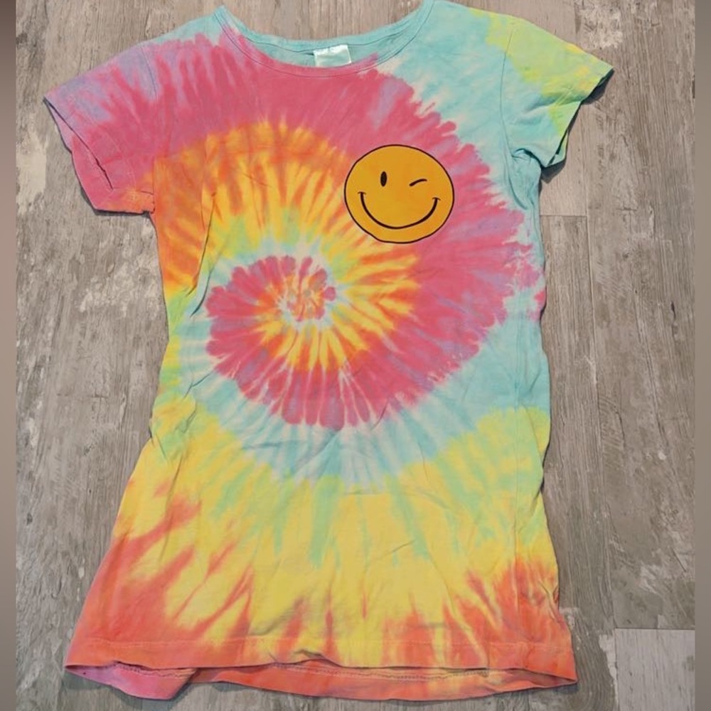 Tie dye style T-shirt, Size Small, soft material